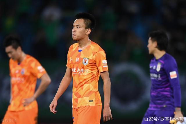 中国男篮在与乌拉圭队的热身赛中惨败19分，焦泊乔状态低迷